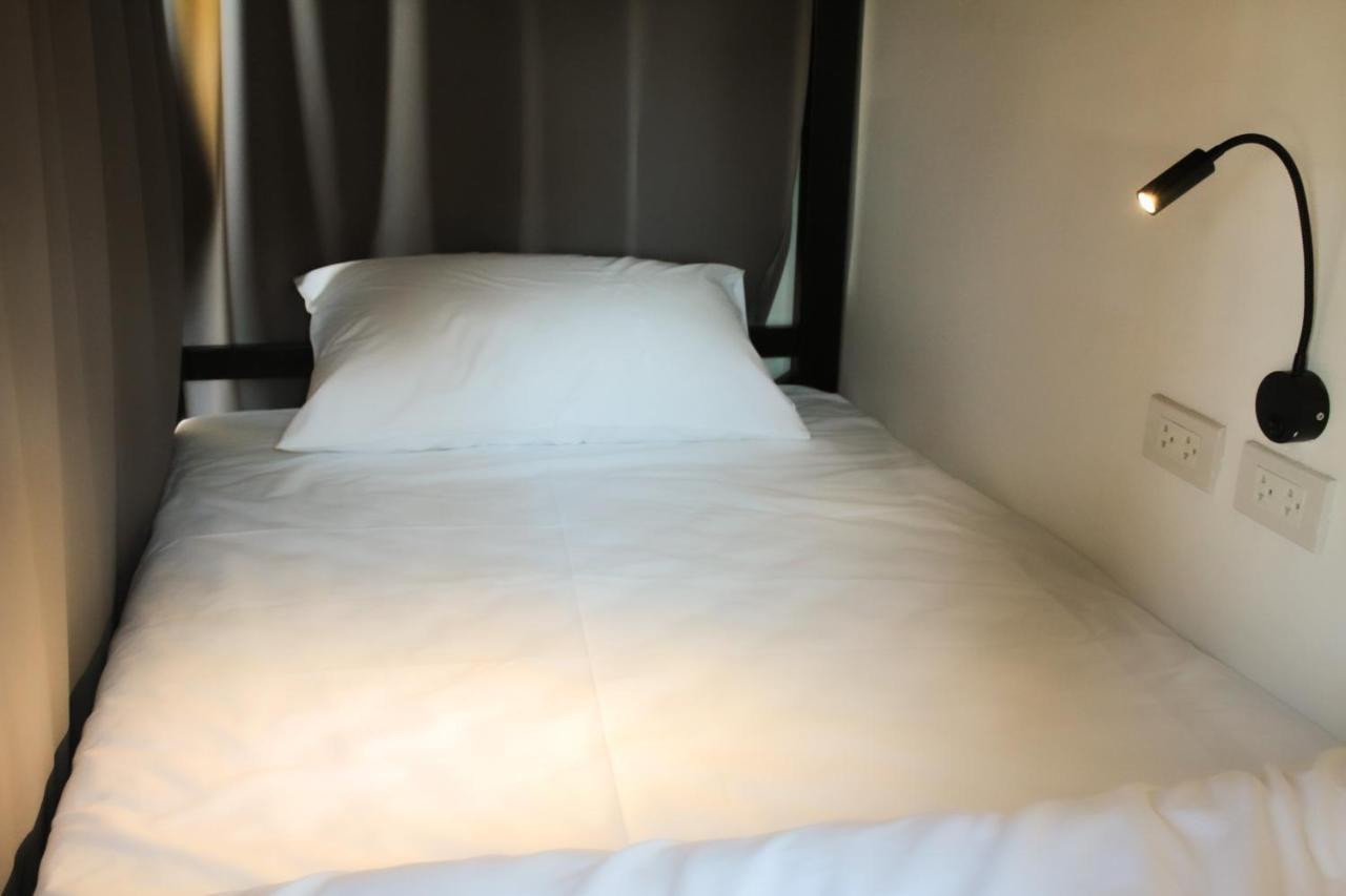 Fishtail Hostel Phuket Карон Экстерьер фото